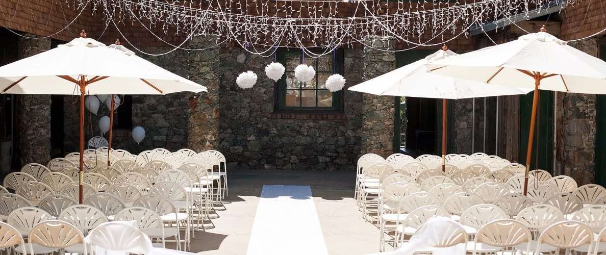 outdoor wedding courtyard seating